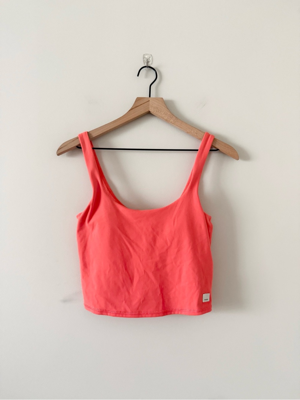 Vuori AllTheForm Scoop Neck Crop Athletic Support Tank Top Coral S GUC